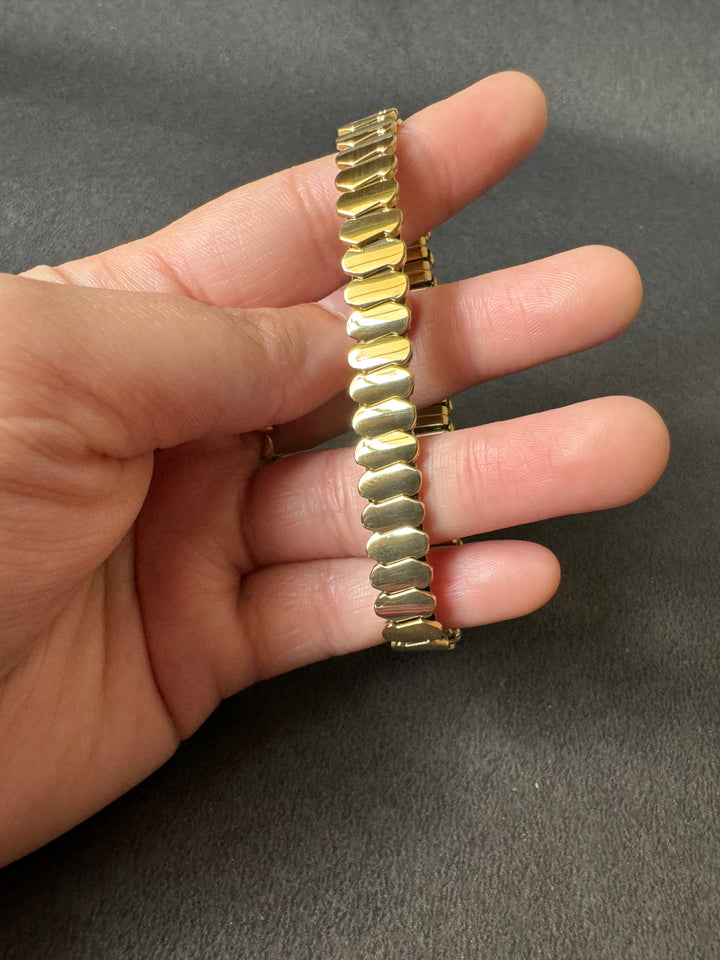 Ethereal Luxe Bracelet - Wavy Cascade