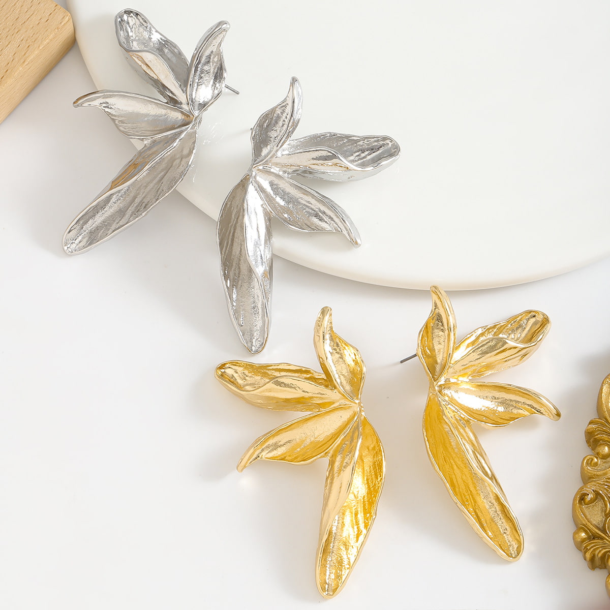 Elorine Veil Stud Earrings