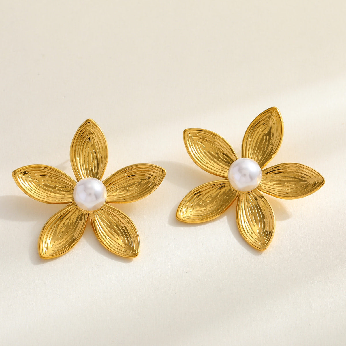 Lunefleur Studs