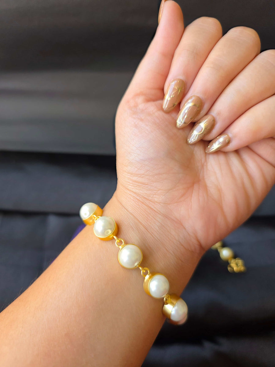 Samaira Pearl Bracelet