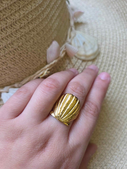 Corinne Shell Ring