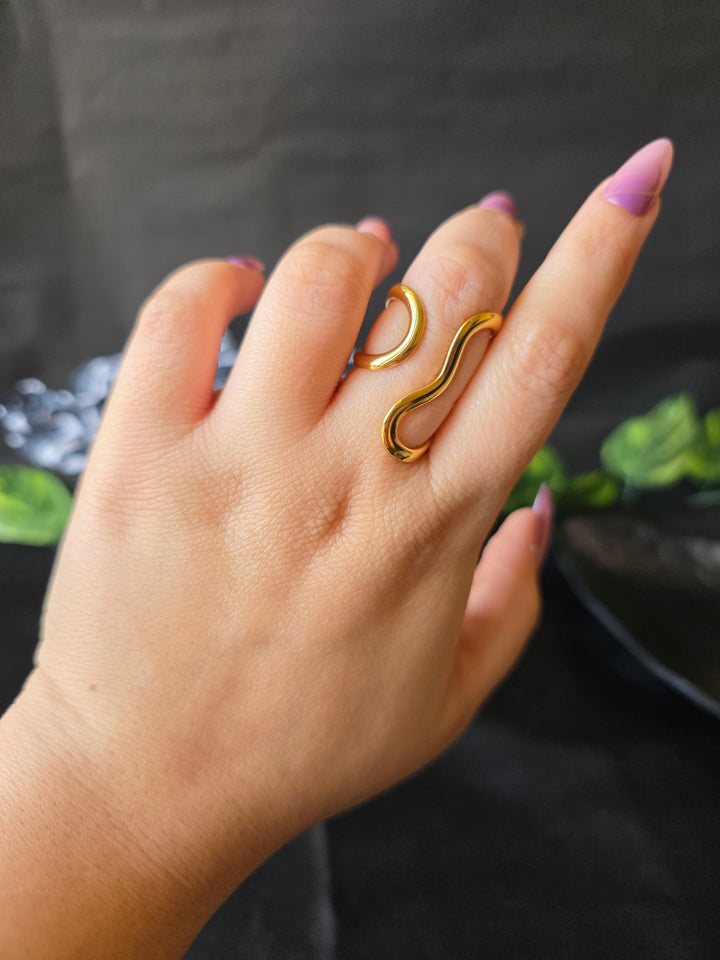 Selvra Form Ring