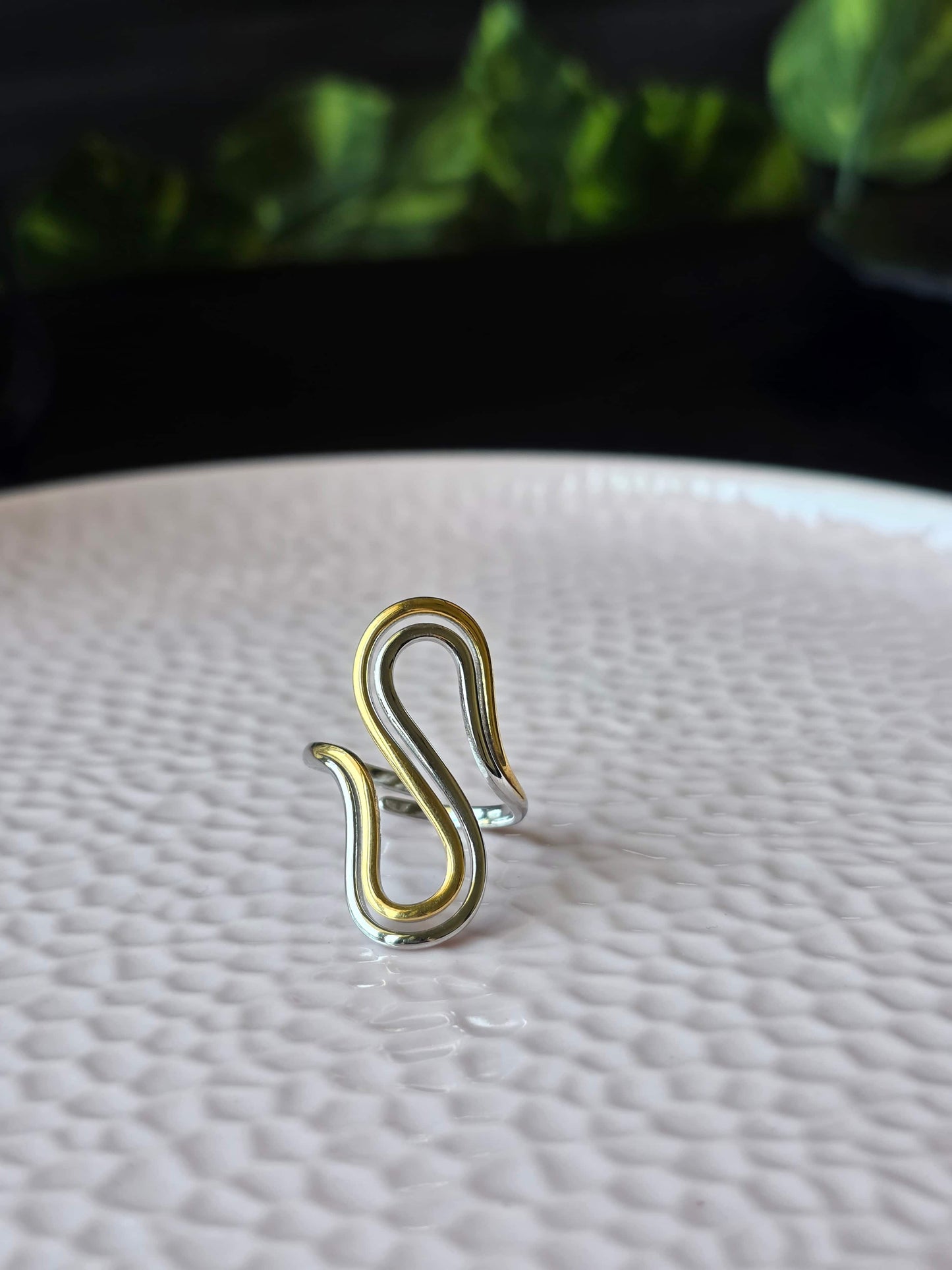 Avenya Loop Ring