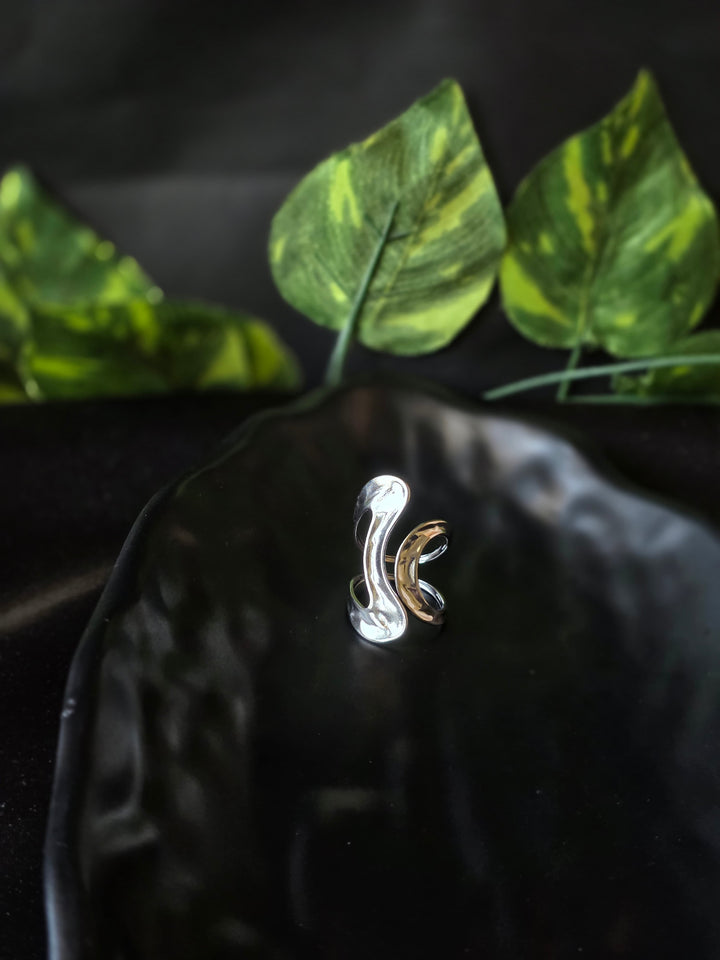 Olyra Wave Ring