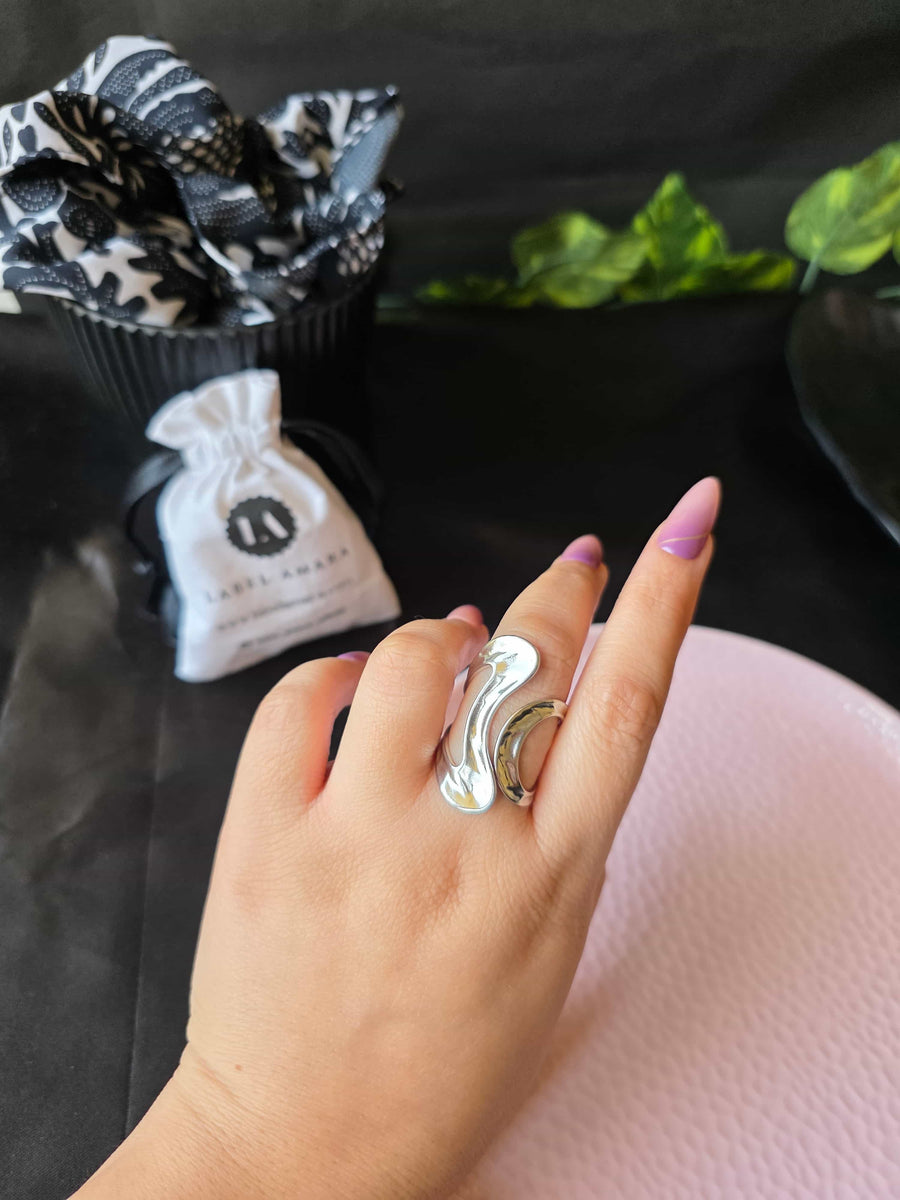 Olyra Wave Ring