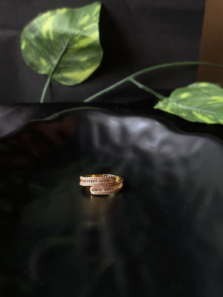 Elairen Curve Ring