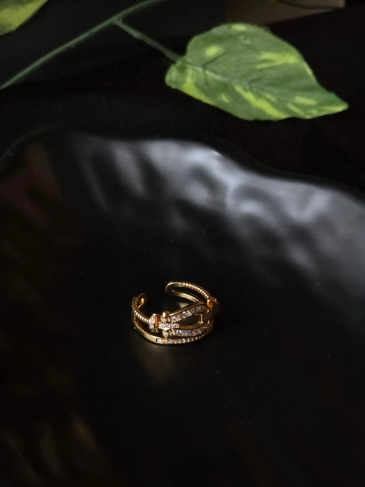 Valenne Buckle Ring