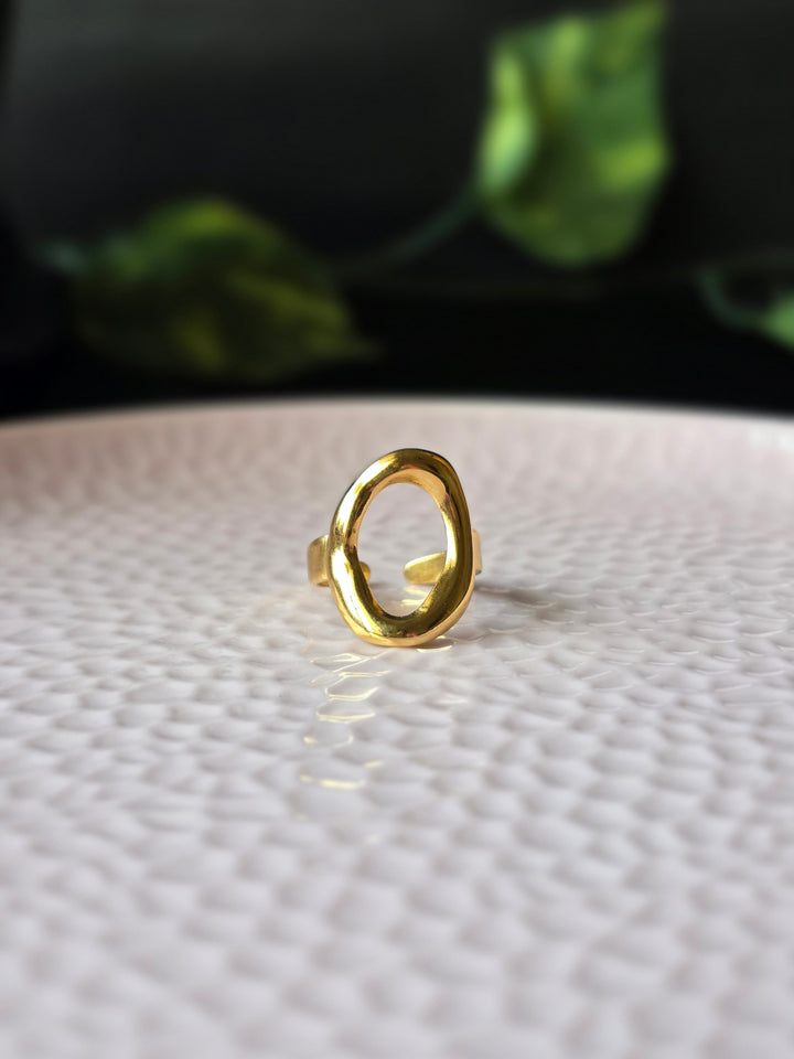 Alira Loop Ring