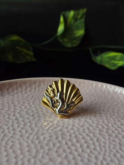 Marivelle Crest Ring