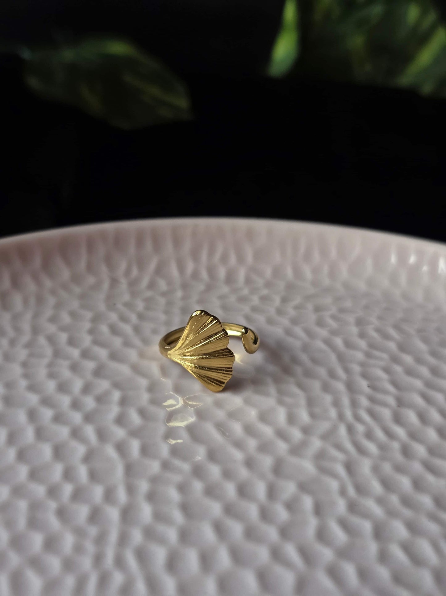 Auren Leaf Ring