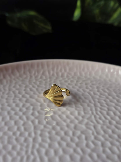 Auren Leaf Ring