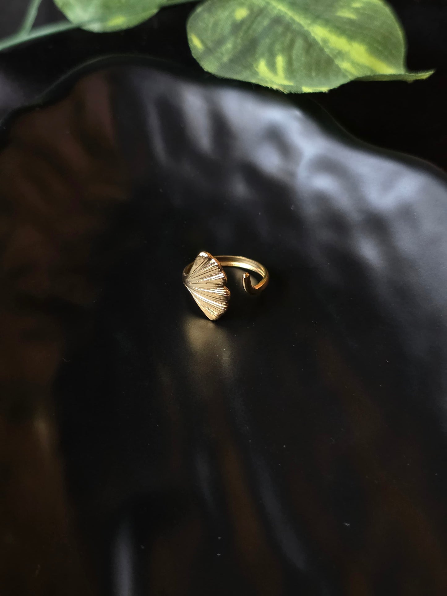 Auren Leaf Ring