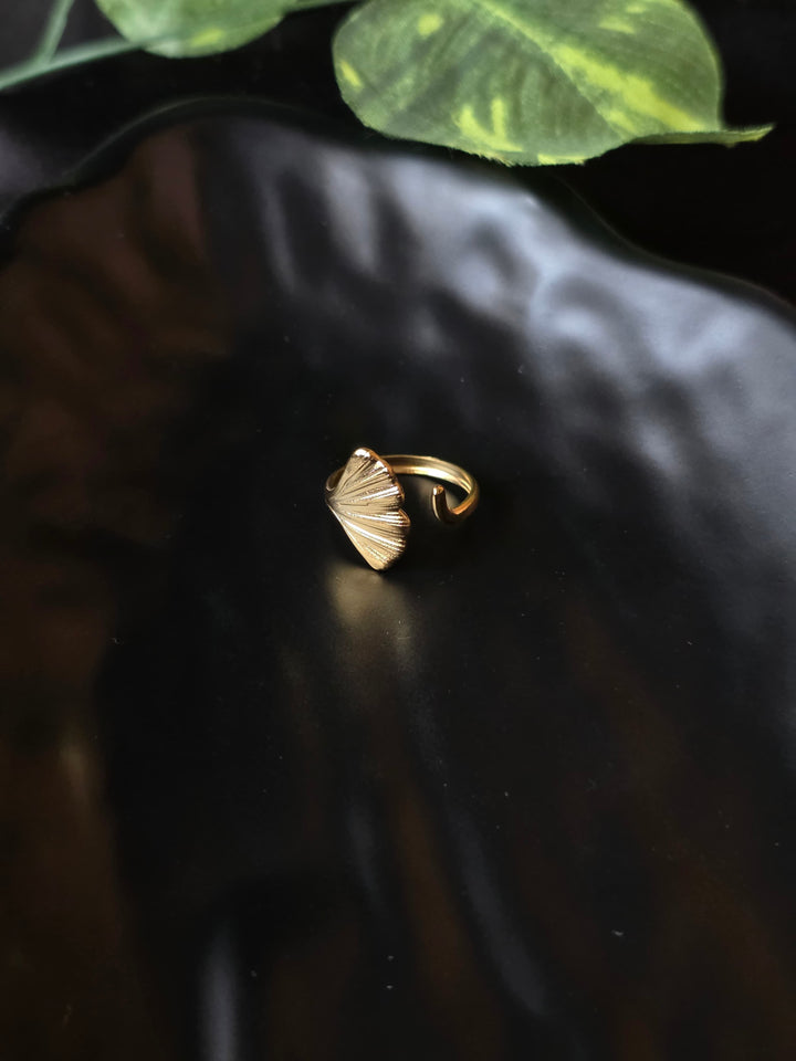 Auren Leaf Ring