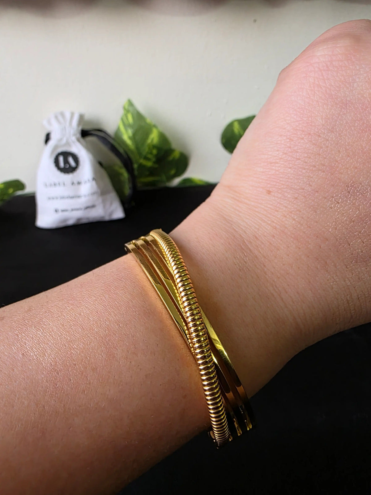 Lunor Textured Gold Bangle