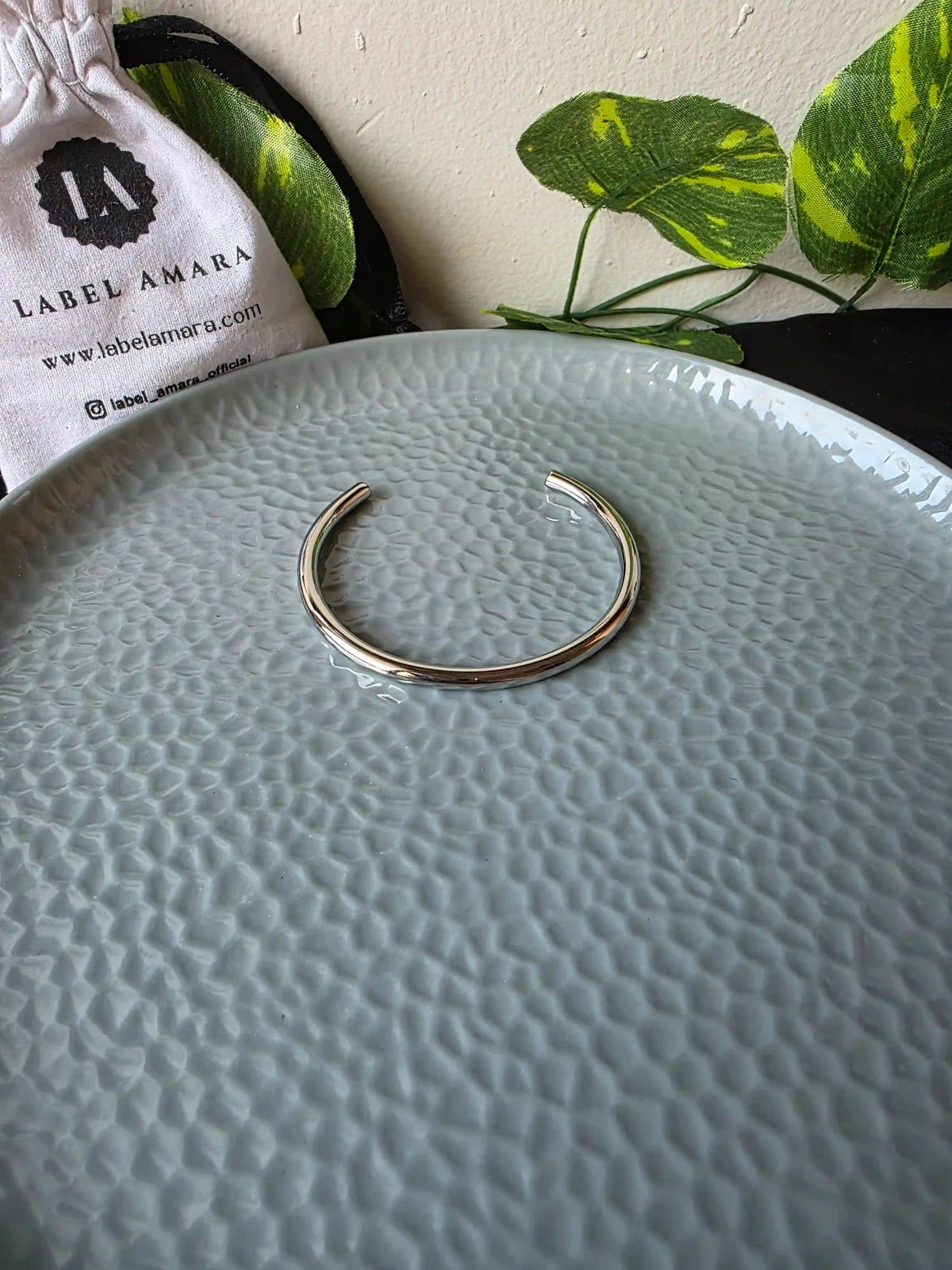 Linea Open Bangle