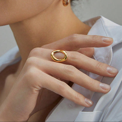 Alira Loop Ring