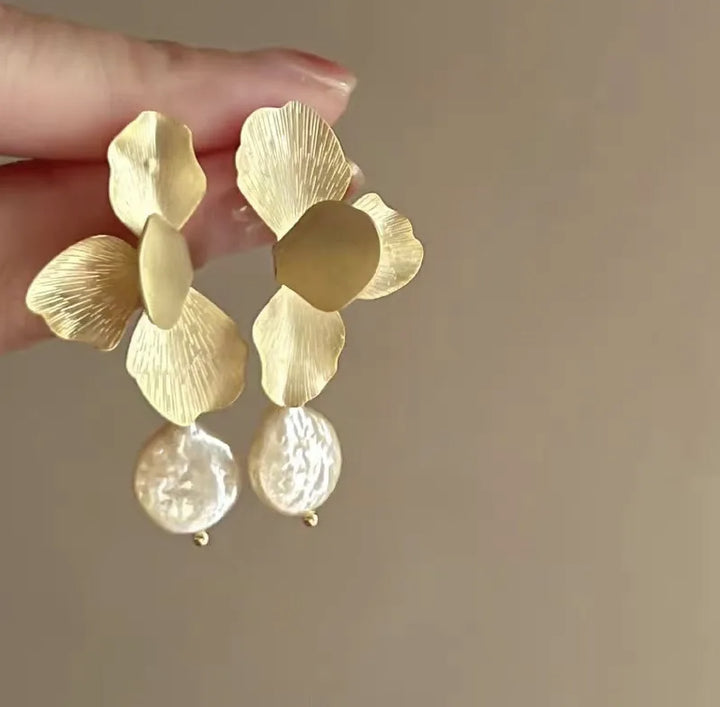 Elowyn Pearlara Earrings