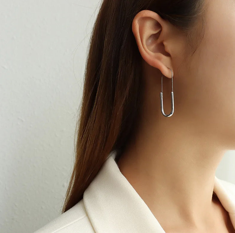 Elyra Curve Hoop Earrings
