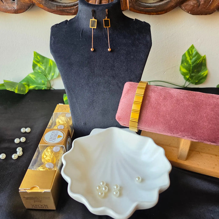 Valentine Luxe Midnight Gold Hamper