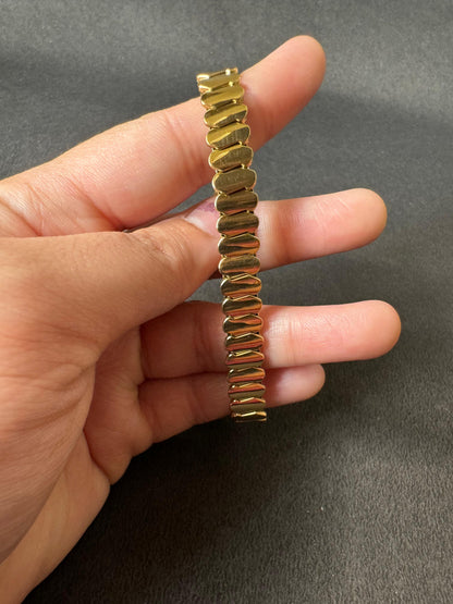 Ethereal Luxe Bracelet - Wavy Cascade